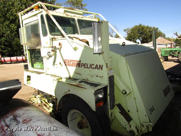 image for item DA3188 1996 Elgin Pelican Series P street sweeper