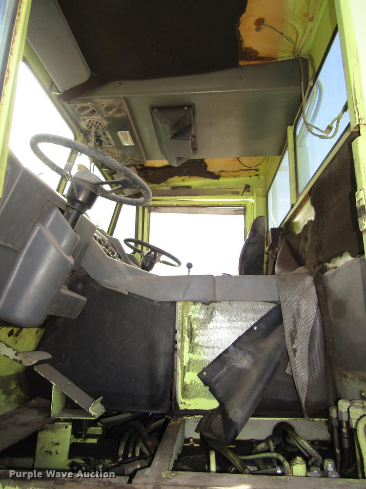 image for item DA3188 1996 Elgin Pelican Series P street sweeper