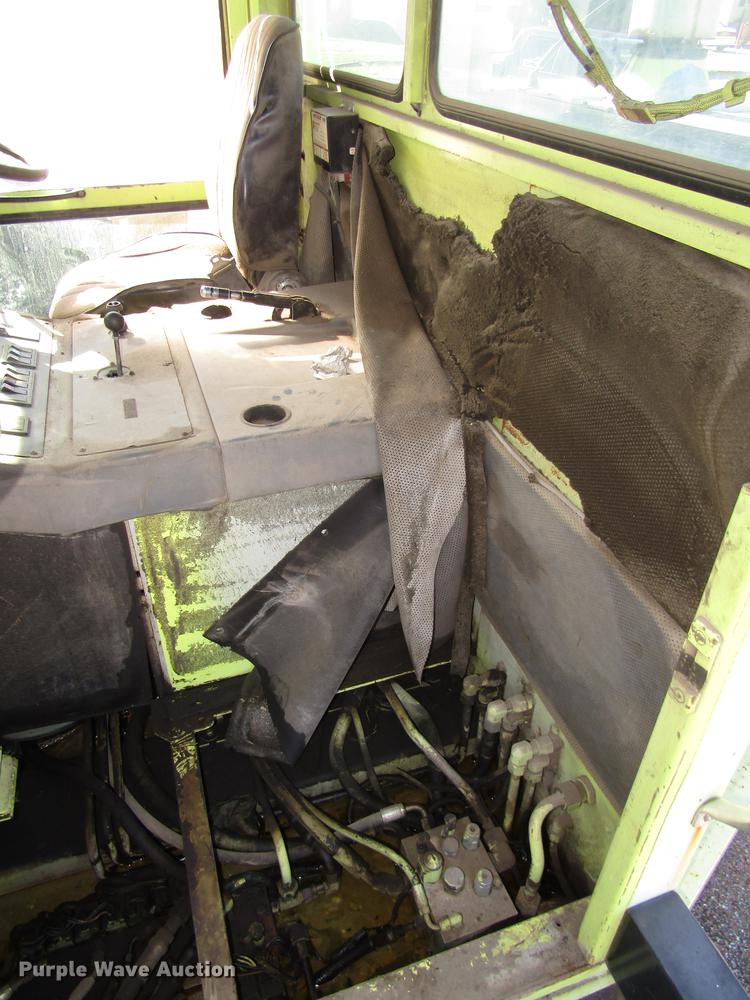 image for item DA3188 1996 Elgin Pelican Series P street sweeper