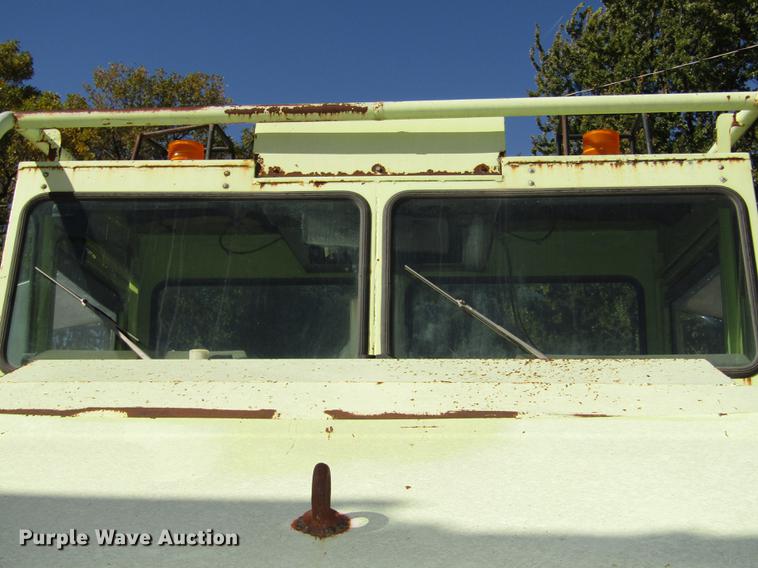 image for item DA3188 1996 Elgin Pelican Series P street sweeper