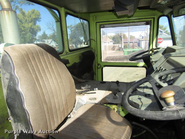 image for item DA3188 1996 Elgin Pelican Series P street sweeper