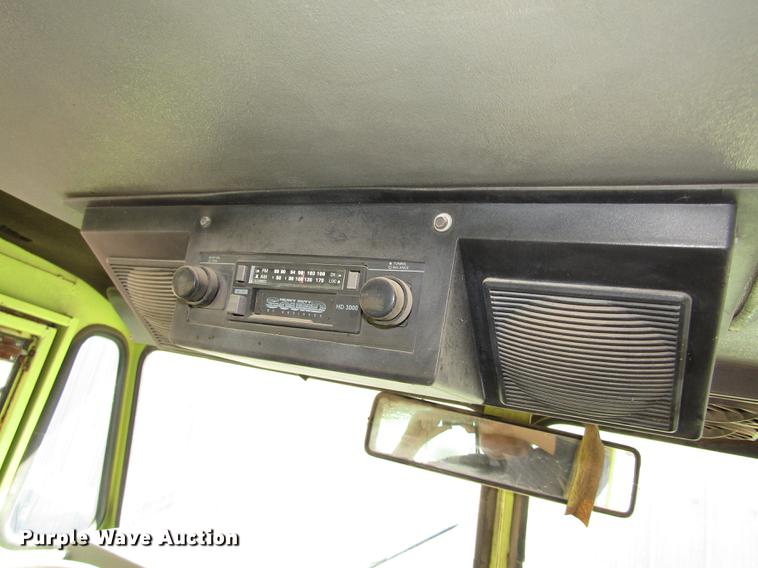 image for item DA3188 1996 Elgin Pelican Series P street sweeper