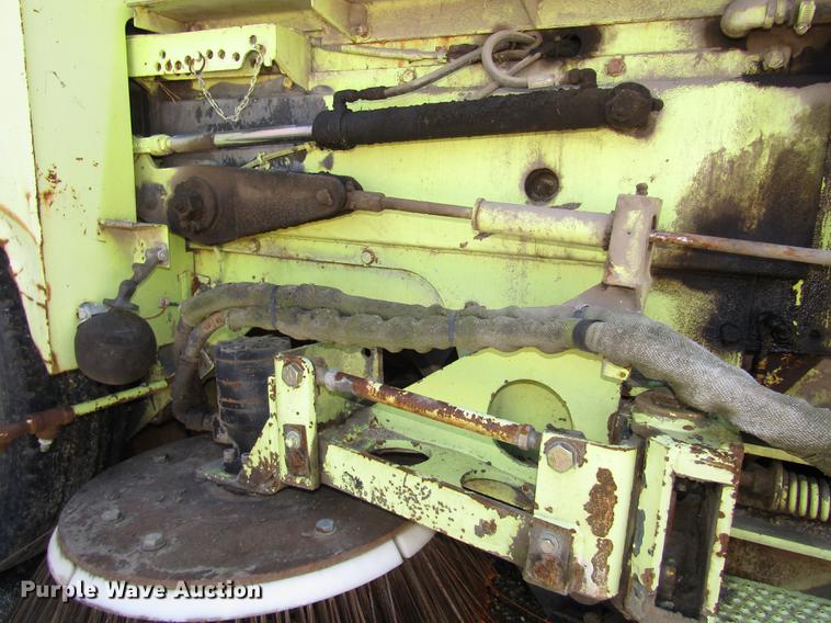 image for item DA3188 1996 Elgin Pelican Series P street sweeper