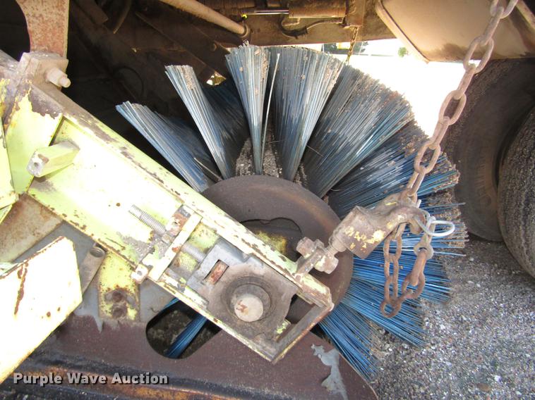 image for item DA3188 1996 Elgin Pelican Series P street sweeper