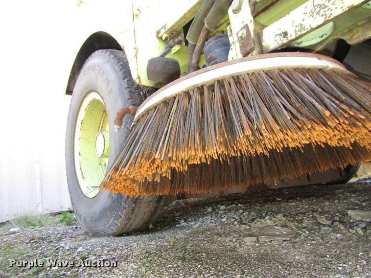 image for item DA3188 1996 Elgin Pelican Series P street sweeper