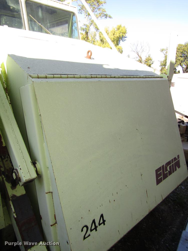 image for item DA3188 1996 Elgin Pelican Series P street sweeper