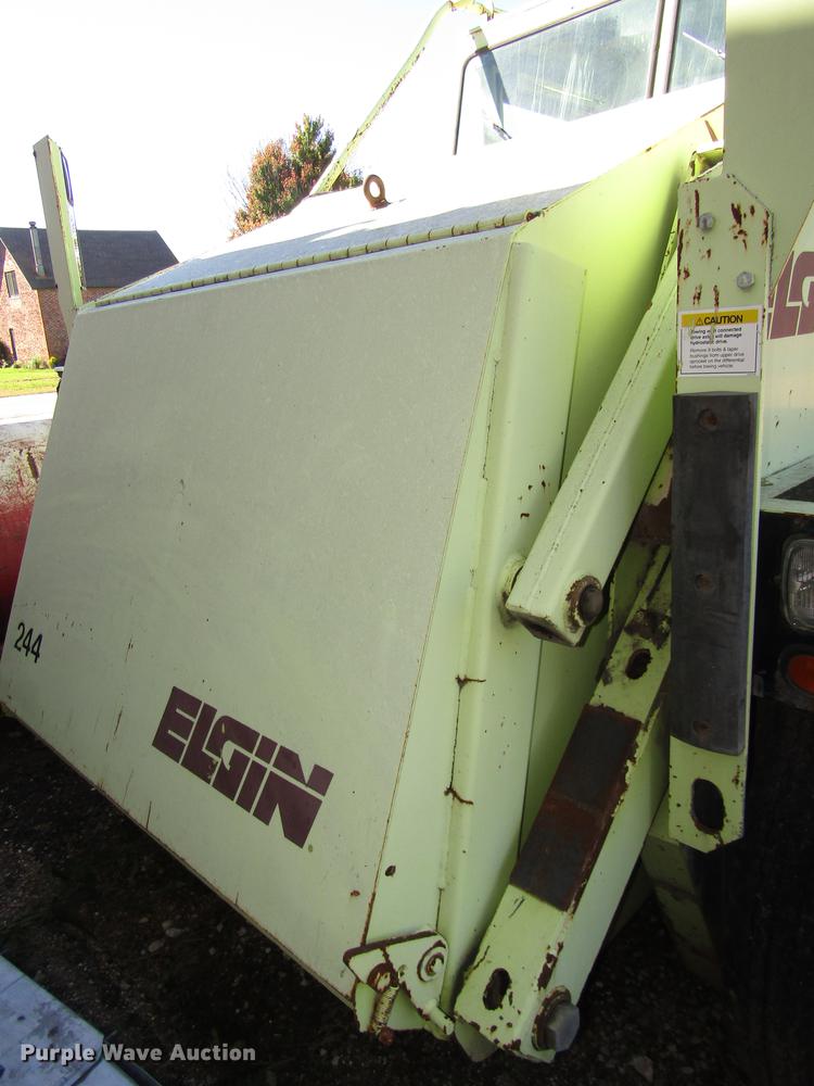 image for item DA3188 1996 Elgin Pelican Series P street sweeper