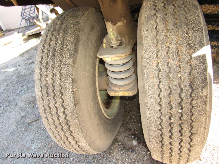 image for item DA3188 1996 Elgin Pelican Series P street sweeper