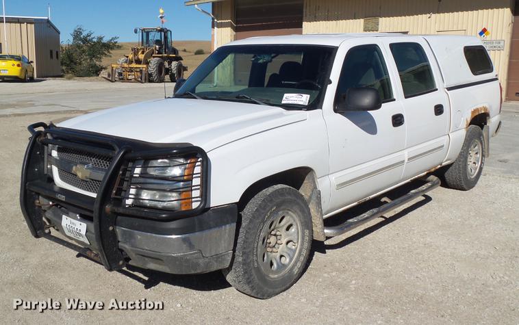 image for item DA7001 2005 Chevrolet Silverado 1500 Crew Cab pickup truck