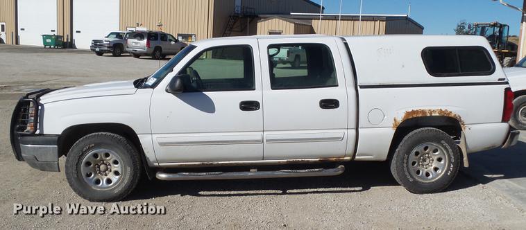 image for item DA7001 2005 Chevrolet Silverado 1500 Crew Cab pickup truck