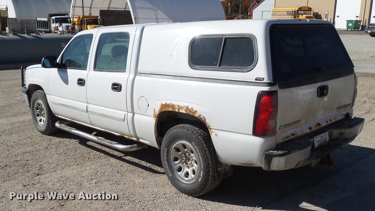image for item DA7001 2005 Chevrolet Silverado 1500 Crew Cab pickup truck