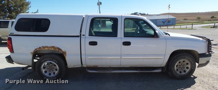 image for item DA7001 2005 Chevrolet Silverado 1500 Crew Cab pickup truck