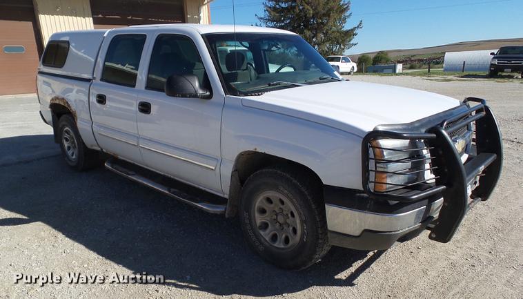 image for item DA7001 2005 Chevrolet Silverado 1500 Crew Cab pickup truck