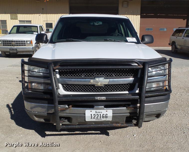 image for item DA7001 2005 Chevrolet Silverado 1500 Crew Cab pickup truck