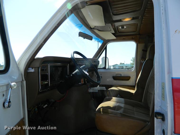 image for item DB1139 1989 Ford Econoline E350 ambulance