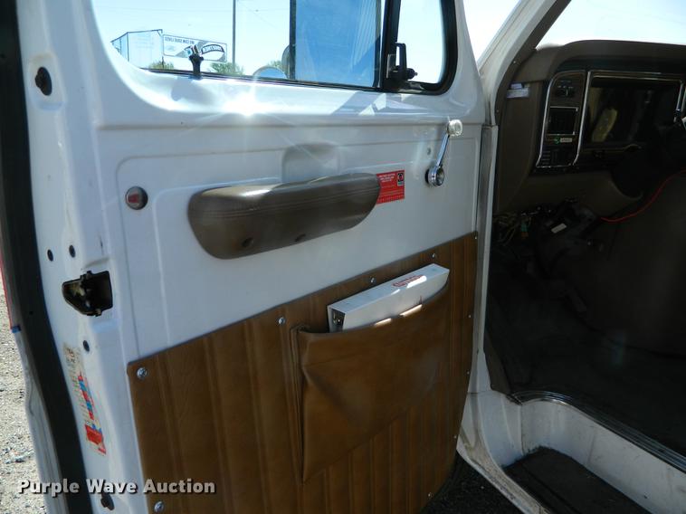 image for item DB1139 1989 Ford Econoline E350 ambulance