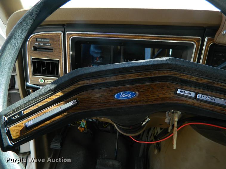 image for item DB1139 1989 Ford Econoline E350 ambulance