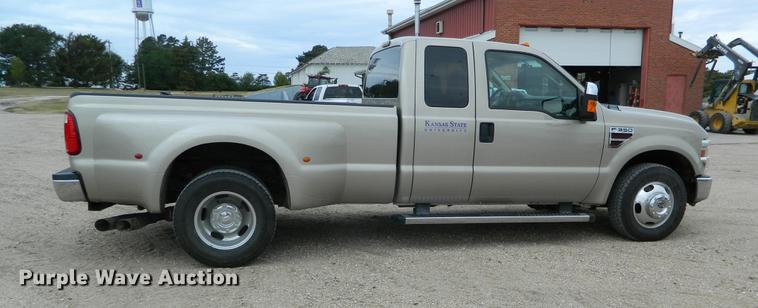 image for item DB1147 2010 Ford F350 Super Duty SuperCab pickup truck