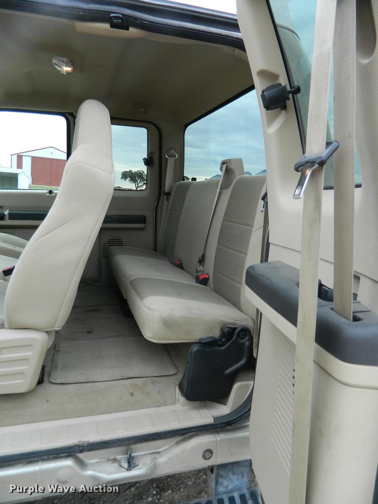 image for item DB1147 2010 Ford F350 Super Duty SuperCab pickup truck