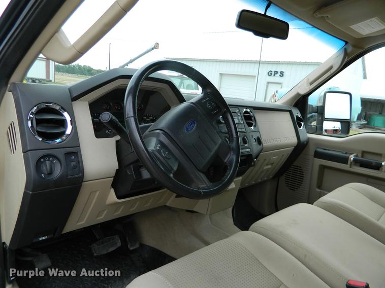 image for item DB1147 2010 Ford F350 Super Duty SuperCab pickup truck