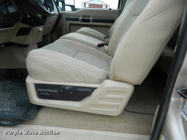 image for item DB1147 2010 Ford F350 Super Duty SuperCab pickup truck