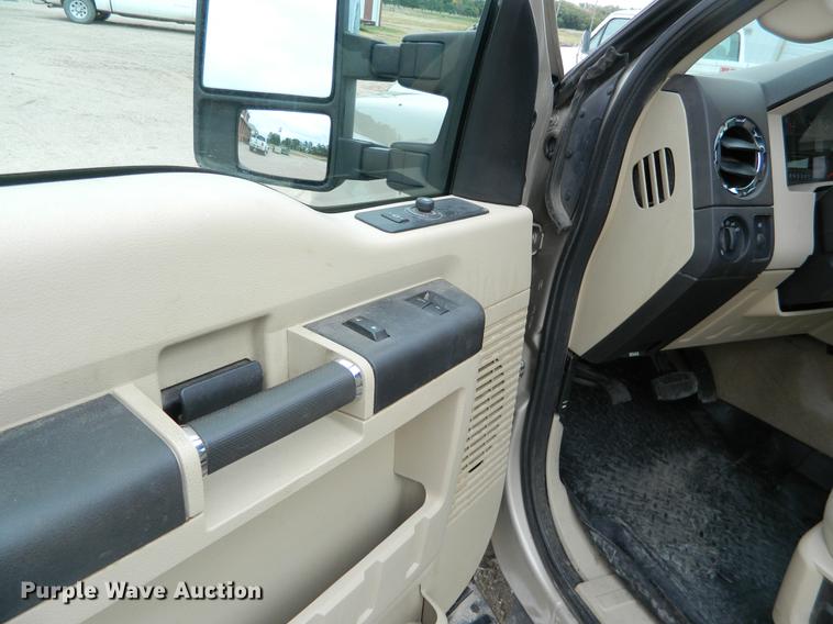 image for item DB1147 2010 Ford F350 Super Duty SuperCab pickup truck