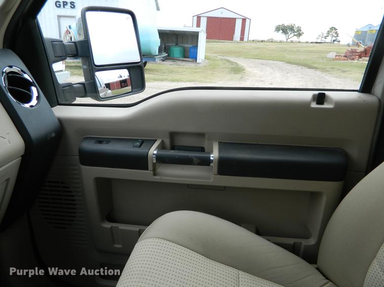 image for item DB1147 2010 Ford F350 Super Duty SuperCab pickup truck