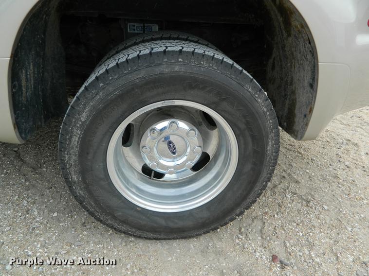 image for item DB1147 2010 Ford F350 Super Duty SuperCab pickup truck