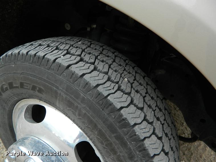 image for item DB1147 2010 Ford F350 Super Duty SuperCab pickup truck