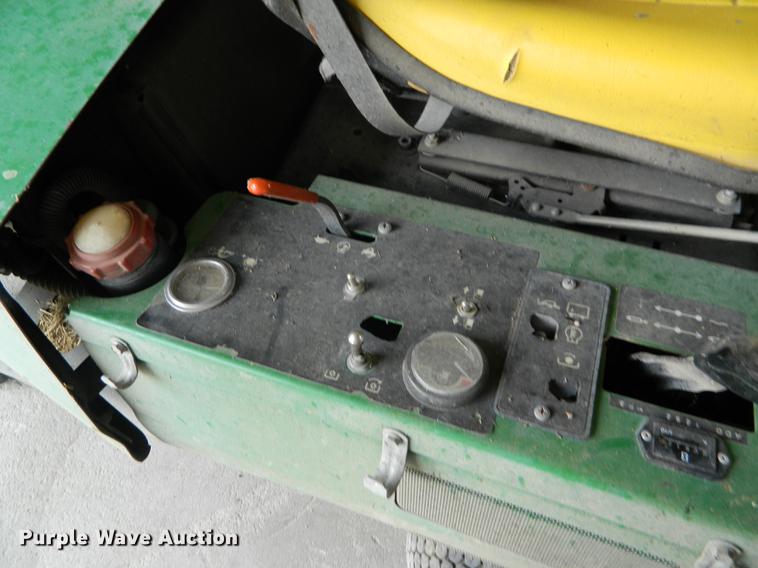 image for item DB1151 John Deere F925 lawn mower