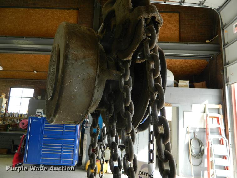 image for item DB1156 Wright chain hoist