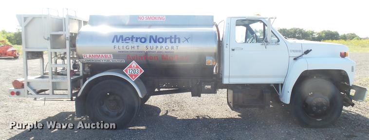 image for item DB3452 1991 Ford F600 fuel truck