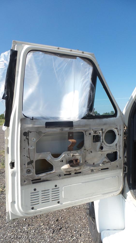 image for item DB3452 1991 Ford F600 fuel truck