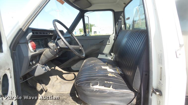 image for item DB3452 1991 Ford F600 fuel truck