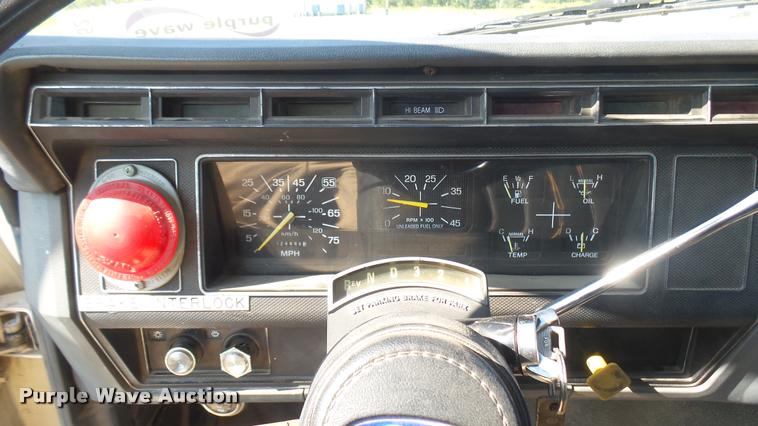 image for item DB3452 1991 Ford F600 fuel truck