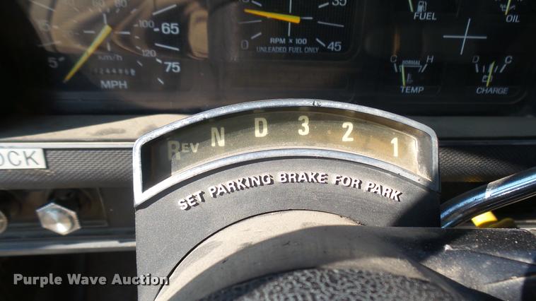 image for item DB3452 1991 Ford F600 fuel truck