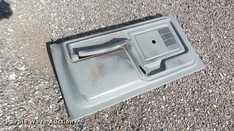 image for item DB3452 1991 Ford F600 fuel truck