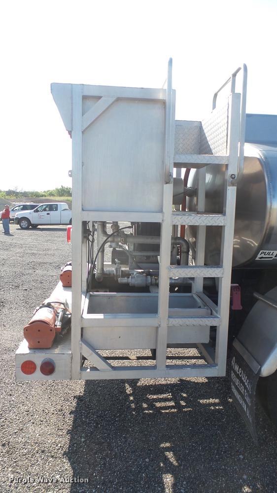 image for item DB3452 1991 Ford F600 fuel truck