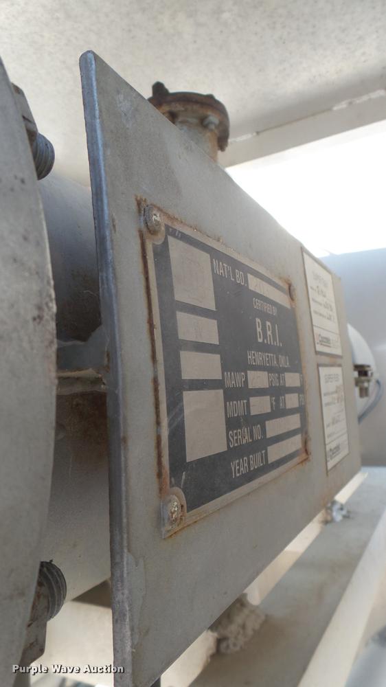 image for item DB3452 1991 Ford F600 fuel truck