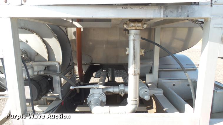 image for item DB3452 1991 Ford F600 fuel truck