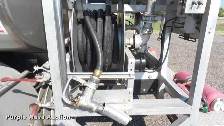 image for item DB3452 1991 Ford F600 fuel truck