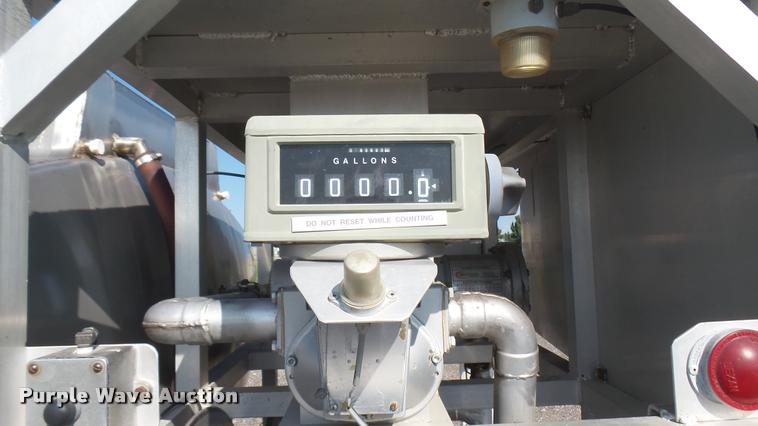 image for item DB3452 1991 Ford F600 fuel truck