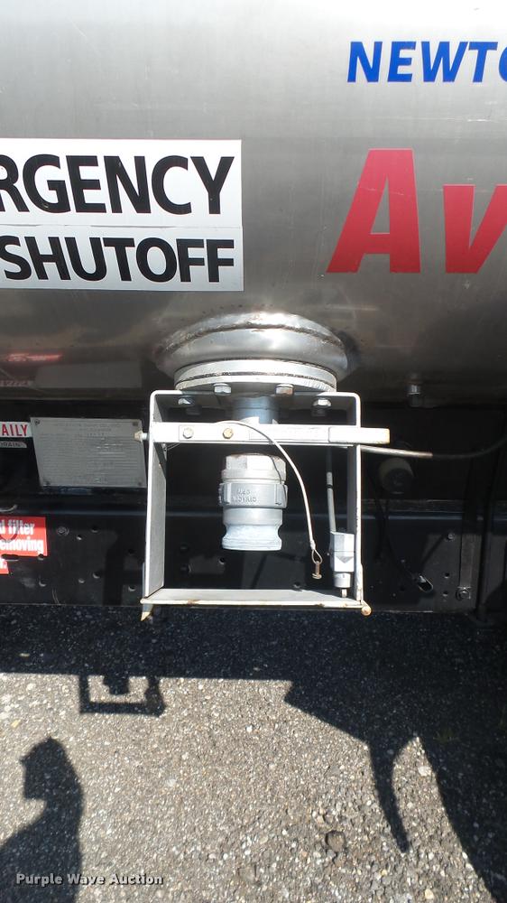 image for item DB3452 1991 Ford F600 fuel truck