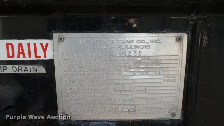 image for item DB3452 1991 Ford F600 fuel truck