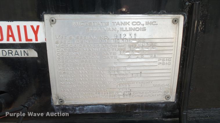 image for item DB3452 1991 Ford F600 fuel truck