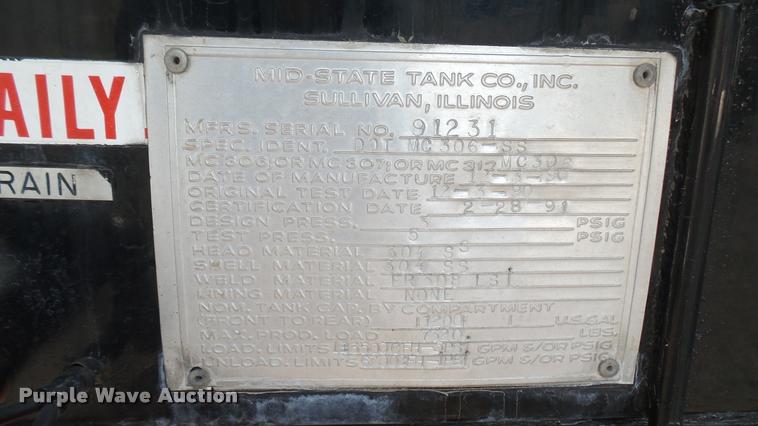 image for item DB3452 1991 Ford F600 fuel truck