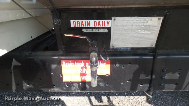 image for item DB3452 1991 Ford F600 fuel truck