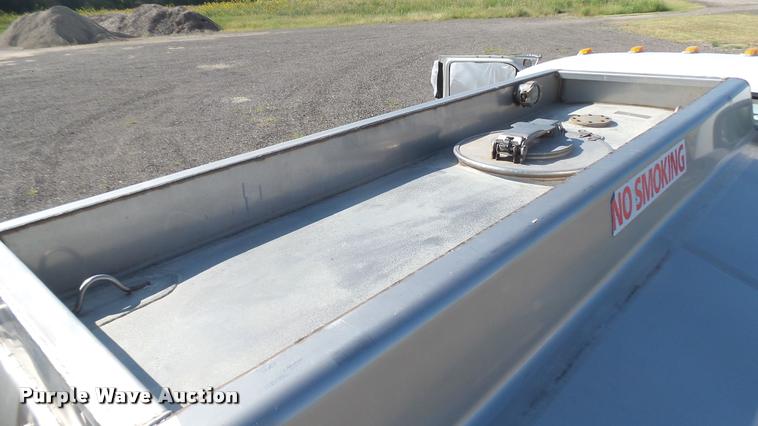 image for item DB3452 1991 Ford F600 fuel truck