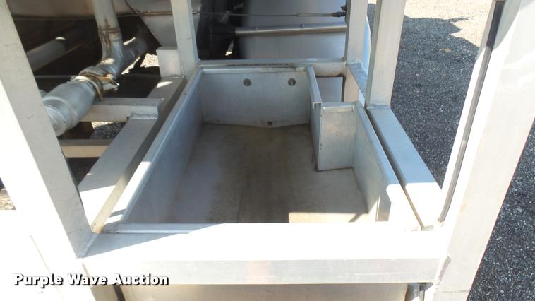 image for item DB3452 1991 Ford F600 fuel truck