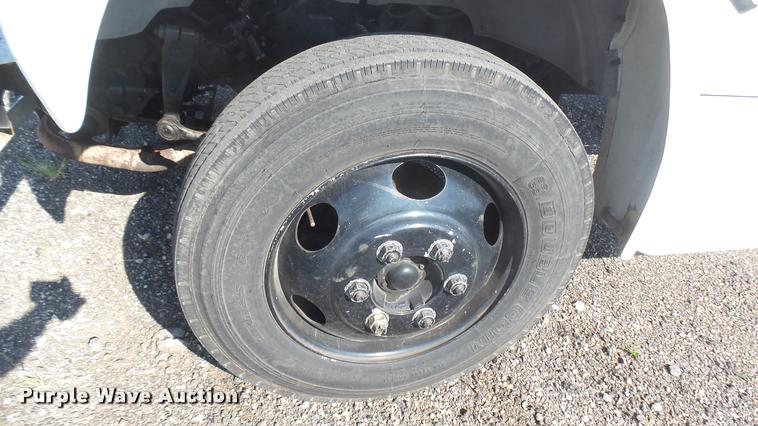 image for item DB3452 1991 Ford F600 fuel truck